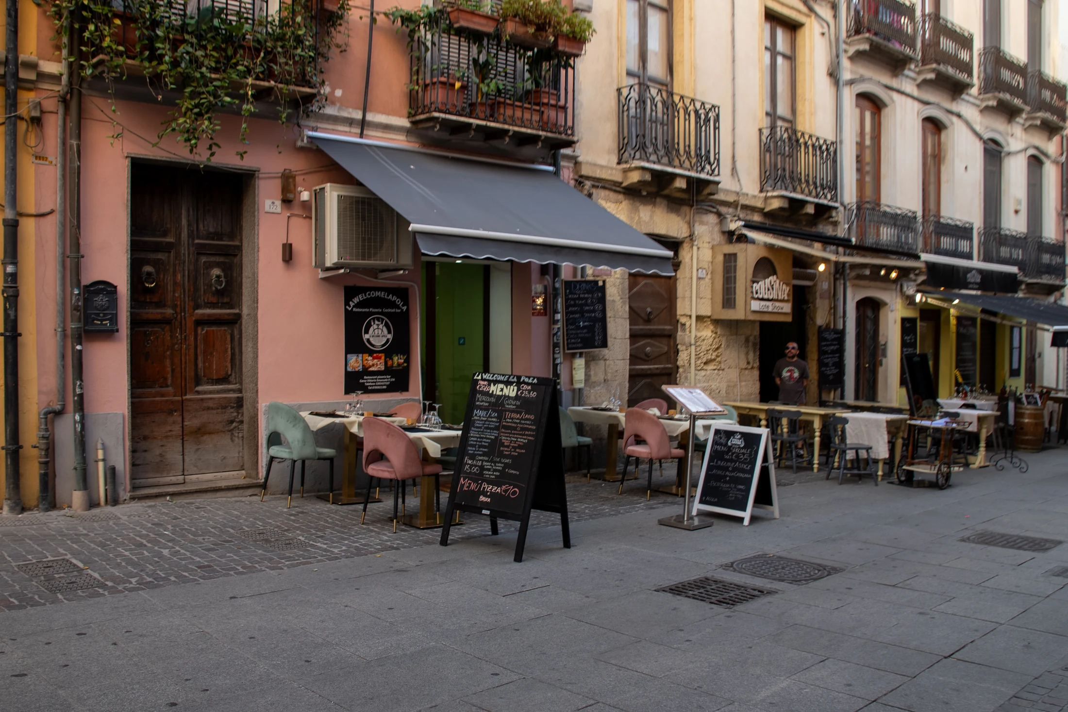 La facciata di La Pola Cagliari tra le vie del centro